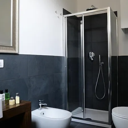 Myhomeincomo - Art Design Apartment