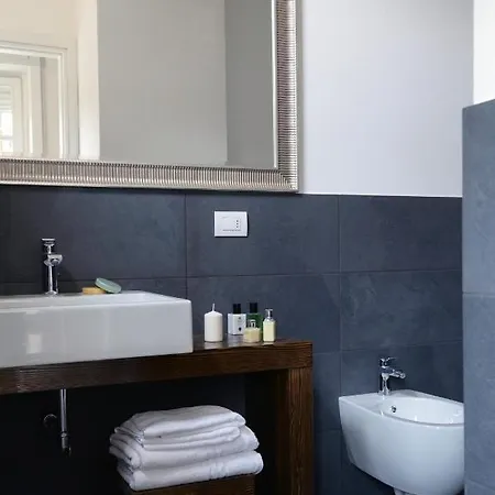 Myhomeincomo - Art Design Apartment *