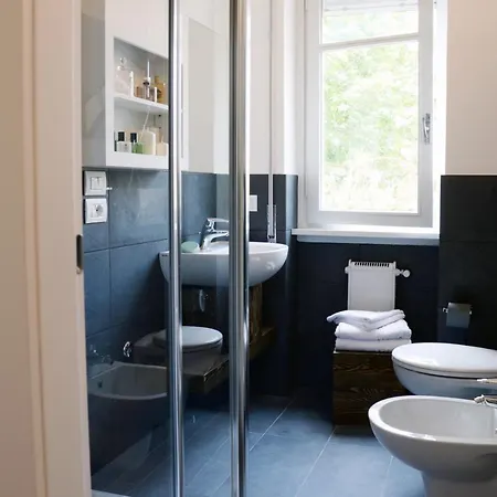 Myhomeincomo - Art Design Apartment