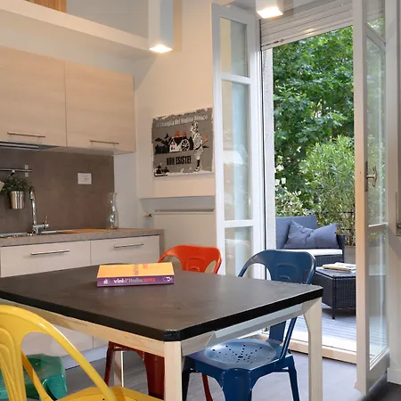Myhomeincomo - Art Design Apartment *