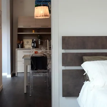 Myhomeincomo - Art Design Apartman *